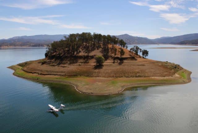 ICON A5 Leaving Eagle Island